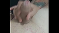 Темноволосая зиатка мастурбирует свою горячую вагину